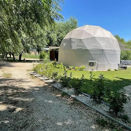 בית נופש Domeglamping At Fishinglake Ságvár