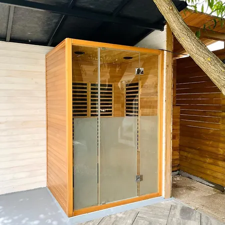 Domeglamping At Fishinglake Holiday home Sagvar
