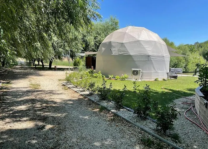 בית נופש Domeglamping At Fishinglake Ságvár