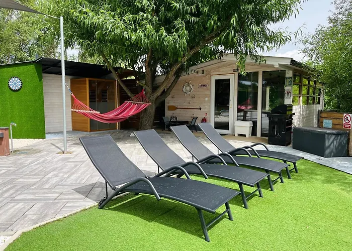 בית נופש Domeglamping At Fishinglake Ságvár