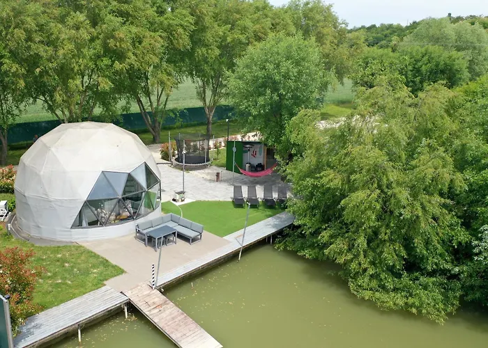 Domeglamping At Fishinglake בית נופש Ságvár